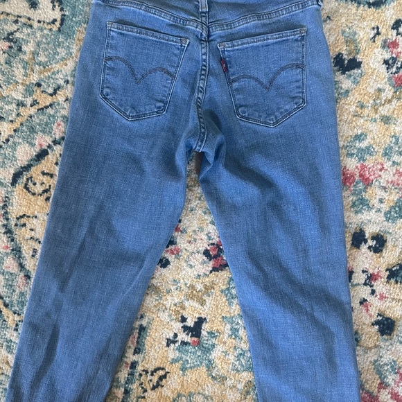 Classic Levi’s Blue Women's Capri - Picture 3 of 3
